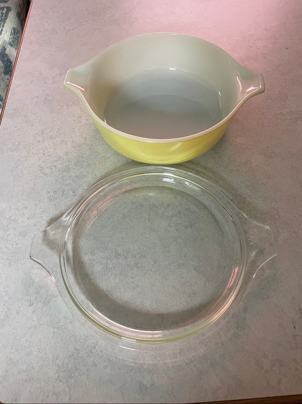 Pyrex Yellow Glass Casserole with Clear Lid - Picture 3 of 5